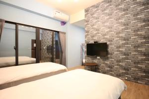 Een bed of bedden in een kamer bij 蘑菇城堡民宿
