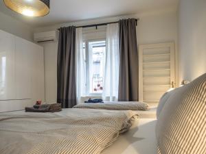 Una cama o camas en una habitación de Artissimo Apartments