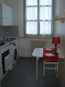 Kuchyňa alebo kuchynka v ubytovaní RESIDENZA LEON D'ORO