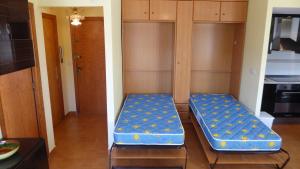Ένα ή περισσότερα κρεβάτια σε δωμάτιο στο Apartment with side seaview 60 meters from sea
