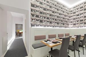 A seating area at Cavour Suites Guest House
