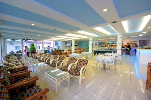 Restaurant o un lloc per menjar a Anixis Hotel & Apartments
