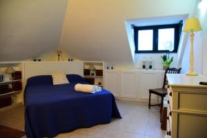 A bed or beds in a room at Coros