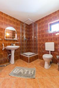 Et badeværelse på Conacul din Vale + 51 billeder