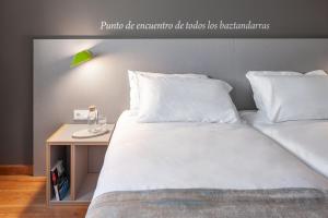Cama o camas de una habitación en ibis Styles Pamplona Noain