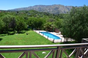 Una vista de la pileta en Chalets Andalgala o alrededores