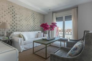 A seating area at BeHouse Avenida