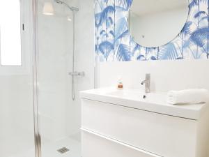 A bathroom at BeHouse Avenida Még 37 kép