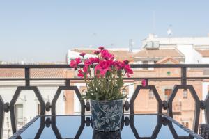 A balcony or terrace at BeHouse Avenida