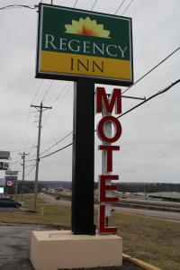 areenslaw inn sign on the side of a highway at Regency Inn in Rolla
