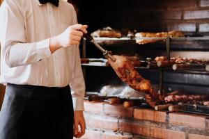 Comida en o cerca de este hotel