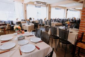 Un restaurante o sitio para comer en Class Apart Hotel