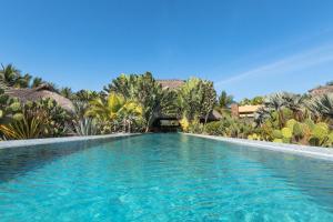 Bazén v ubytování Samora Luxury Resort nebo v jeho okolí