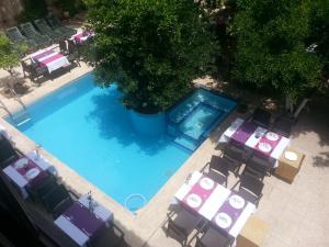 Bazén v ubytování Villa Perla Hotel nebo v jeho okolí