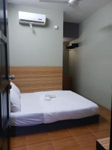 Voodi või voodid majutusasutuse Qing Yun Rest House Gadong 1st branch toas +3 fotot