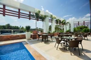 Novotel Chennai Sipcot内部或周边的泳池