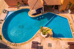 Bazén v ubytování Hotel La Alondra nebo v jeho okolí
