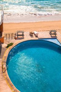 Bazén v ubytování Hotel La Alondra nebo v jeho okolí