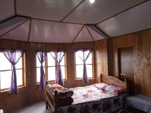 Posteľ alebo postele v izbe v ubytovaní Vamoose Anugraha