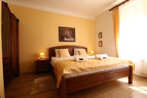 Uma cama ou camas num quarto em (Ne)vinná kavárna