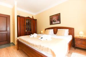 Uma cama ou camas num quarto em (Ne)vinná kavárna