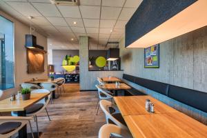 a restaurant with wooden tables and chairs at Economy-Hotel in Ulm
