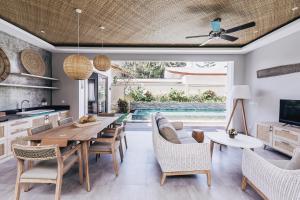 a kitchen and dining room with a table and chairs at Daun Lebar Villas in Payangan
