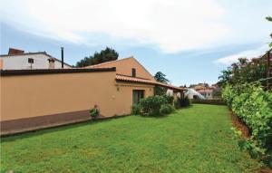 Ogród w obiekcie Apartment Nadalina 1072