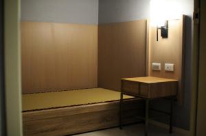Una cama o camas en una habitación de Jolley Hotel