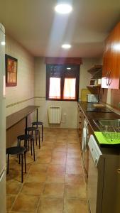 A kitchen or kitchenette at Piso Don Mateo en Sierra de Gredos