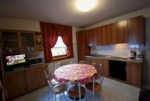 Køkken eller tekøkken på Appartamenti Sport 3000