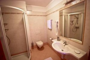 Et badeværelse på Appartamenti Sport 3000 + 21 billeder