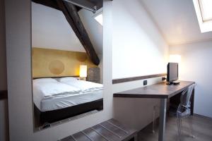 Ліжко або ліжка в номері Hotel Internazionale Bellinzona