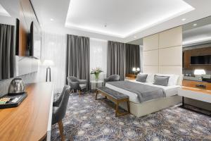 Postel nebo postele na pokoji v ubytování Sky Hotel