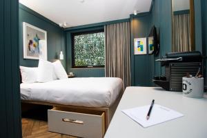 เตียงในห้องที่ The Devlin Dublin