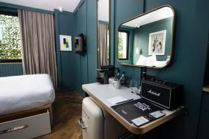 เตียงในห้องที่ The Devlin Dublin