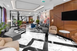 TV a/nebo společenská místnost v ubytování Sky Hotel