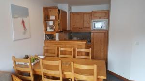 Køkken eller tekøkken på Apartment in Les Chalets du Galibier 1 + 4 billeder