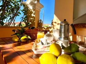 a wooden table with lemons on top of it at Casa Vacanze Dolce Hibiscus in Olbia