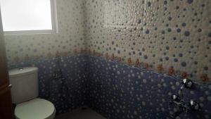 A bathroom at VAMOOSETRAIL CHERRA