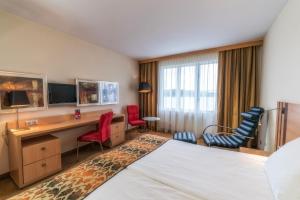 Televízia a/alebo spoločenská miestnosť v ubytovaní Hotel HP Park Poznań Malta