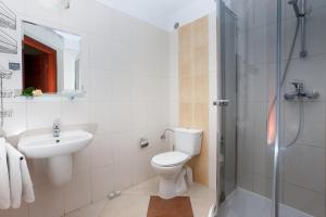 Łazienka w obiekcie JANTAR-SPA Kompleks Wypoczynkowo-Rehabilitacyjny
