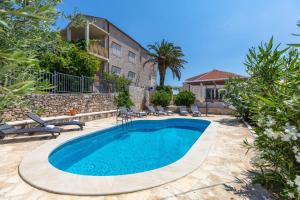 Gallery image of Seafront Serenity Villa Mir Vami - Your Family Oasis by the Shore in Sumartin
