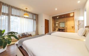 Postel nebo postele na pokoji v ubytování Dali Rong lu Hotel