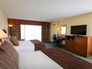 Postel nebo postele na pokoji v ubytování Red Lion Hotel Yakima Center