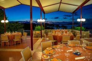 Restaurace v ubytování Hotel Torre Normanna