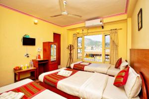 A bed or beds in a room at Hotel Grand Holiday
