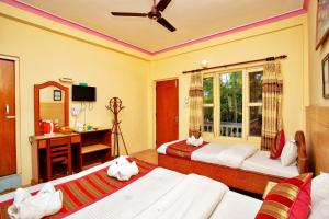 A bed or beds in a room at Hotel Grand Holiday