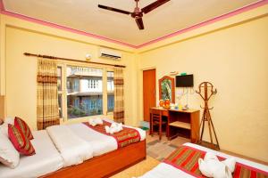A bed or beds in a room at Hotel Grand Holiday