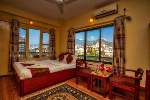 Postel nebo postele na pokoji v ubytování Hotel Grand Holiday + 37 fotografií